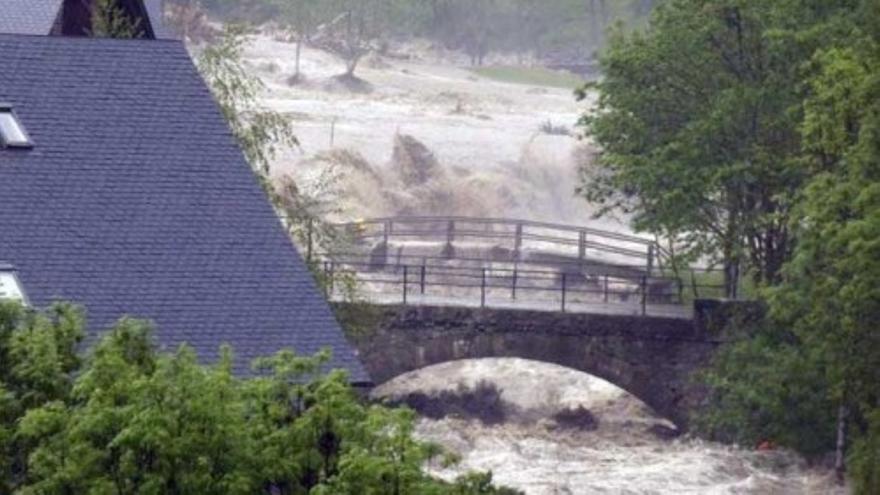 Espectaculares imágenes de las inundaciones en el Vall d'Aran