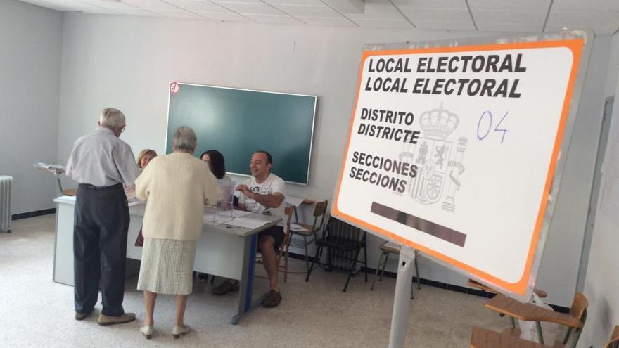 Una mesa electoral al barri de l&#039;Olivar Gran de Figueres.