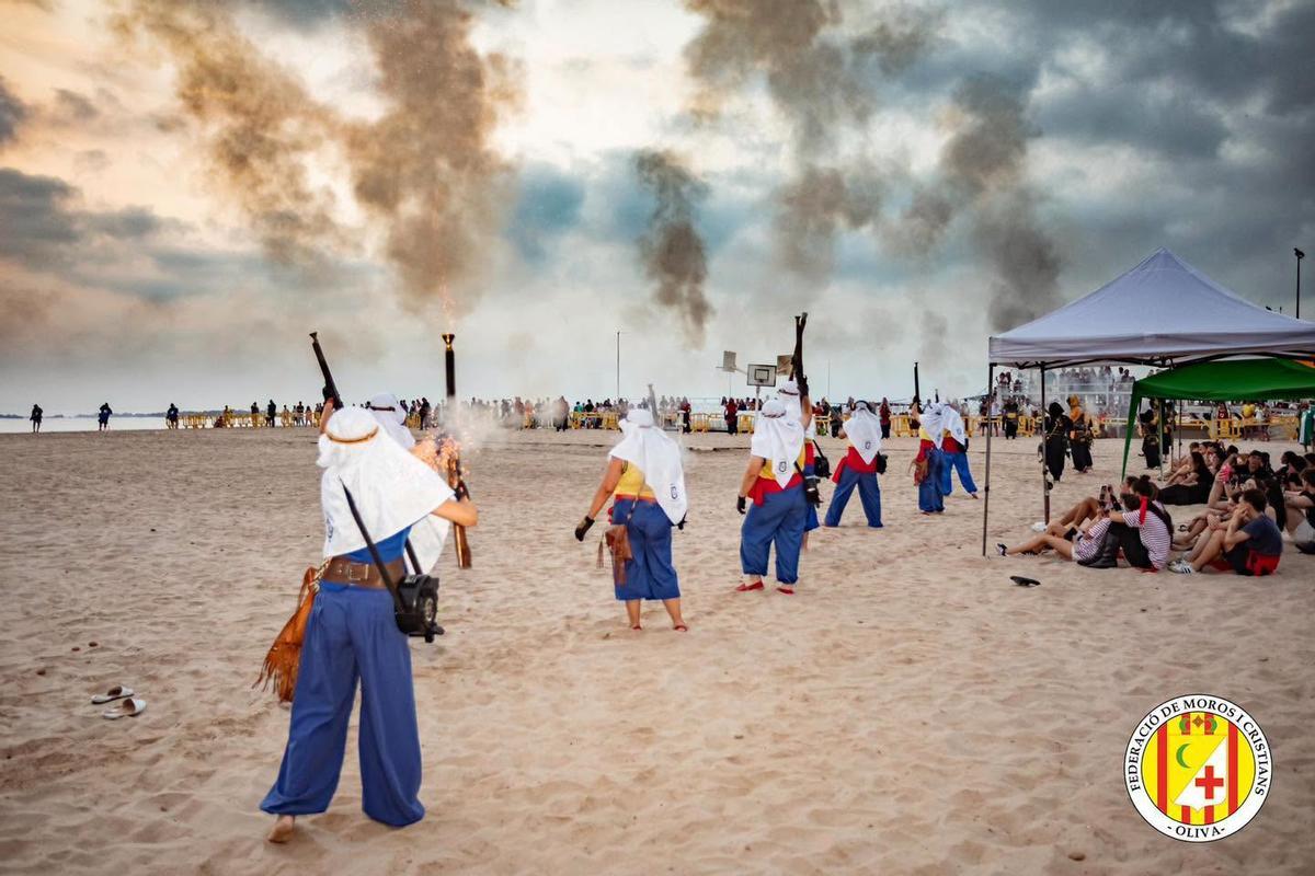 Oliva vive con la máxima pasión las fiestas de Moros i Cristians 2026: Vecinos y turistas disfrutan de la espectacularidad de los actos