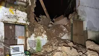 En directo | Se derrumba una casa en Alcúescar durante el temporal de viento y lluvia de este sábado