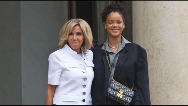 Rihanna se ha reunido con Brigitte Macron con un look muy particular
