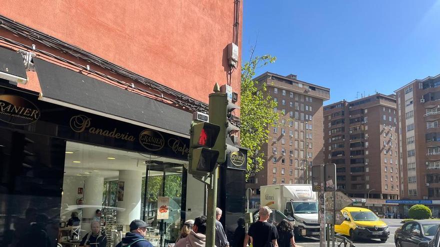 El Ayuntamiento de Cáceres instala avisos sonoros en semáforos que se activan bajo demanda para invidentes