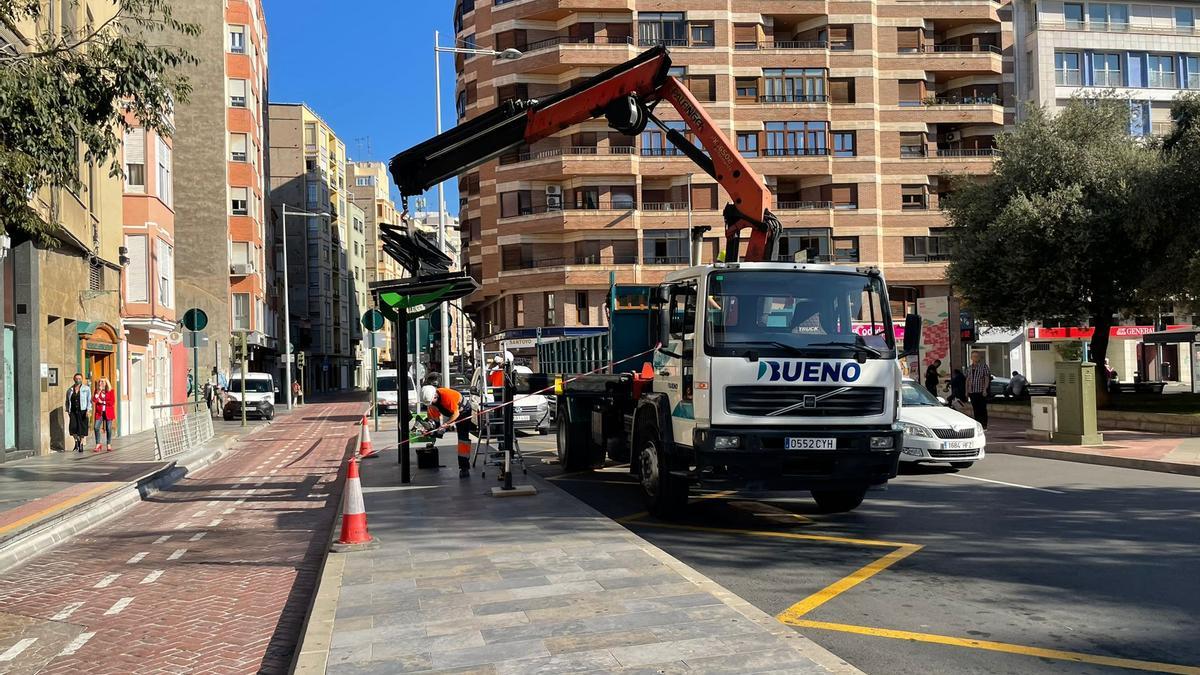 Parada de autobús de la plaza Borrull de Castelló.