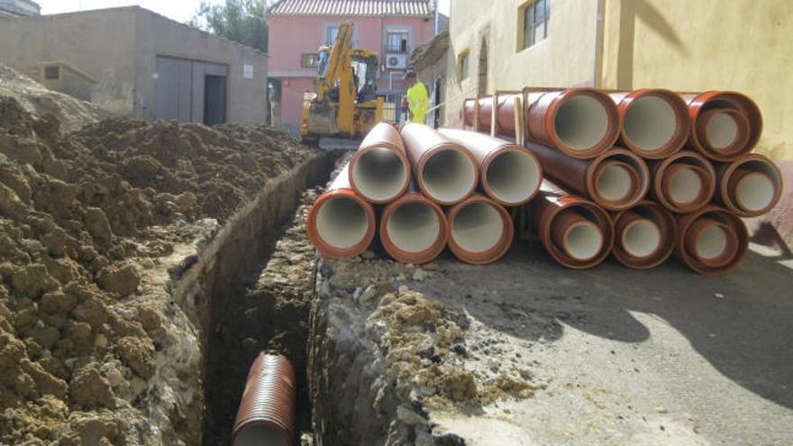 Renovación de la red de abastecimiento en Fuentes de Ropel.