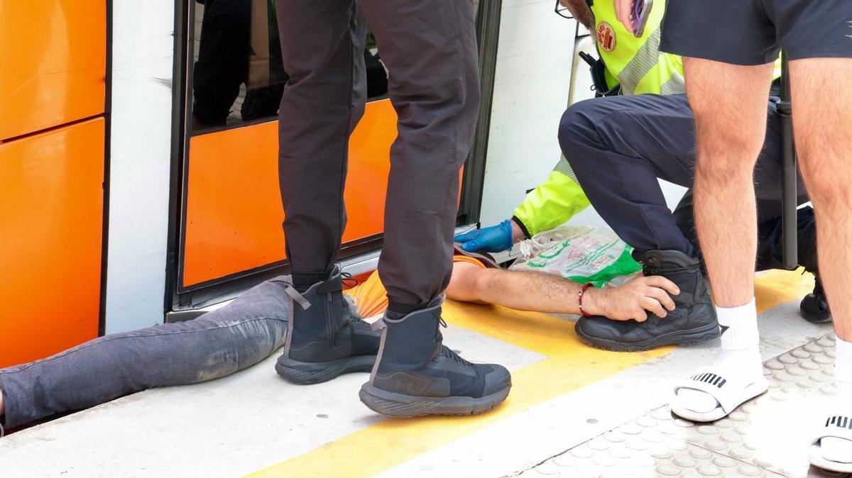 Ferit en ser arrossegat pel TRAM després d’una caiguda accidental en una parada a  Alicante