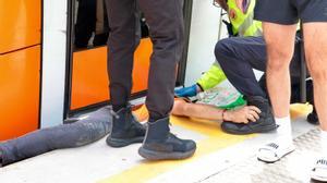 Ferit en ser arrossegat pel TRAM després d’una caiguda accidental en una parada a  Alicante