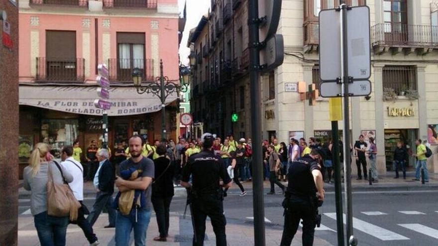 Escrache de los trabajadores de FCC ante el domicilio de Fernando Gimeno