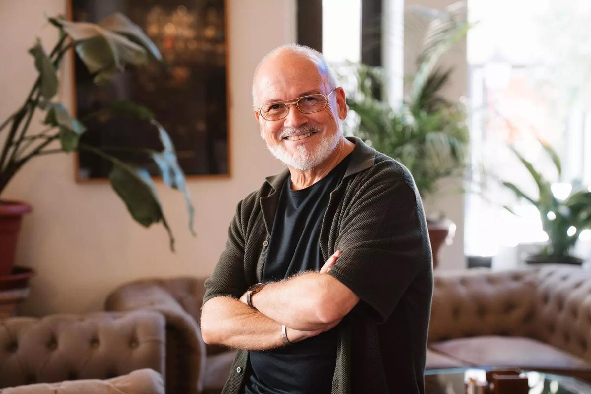 Santiago sánchez dirige y actúa en 'Hoy no estrenamos', montaje de la compaía que él fundó en 1983