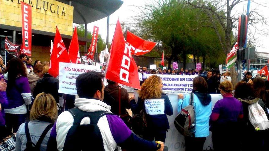 Protesta frente a la Consejería de Educación, en Sevilla.