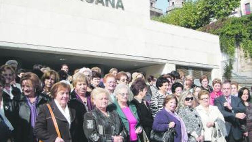 Las mujeres participantes en la jornada de ayer, en Candás.