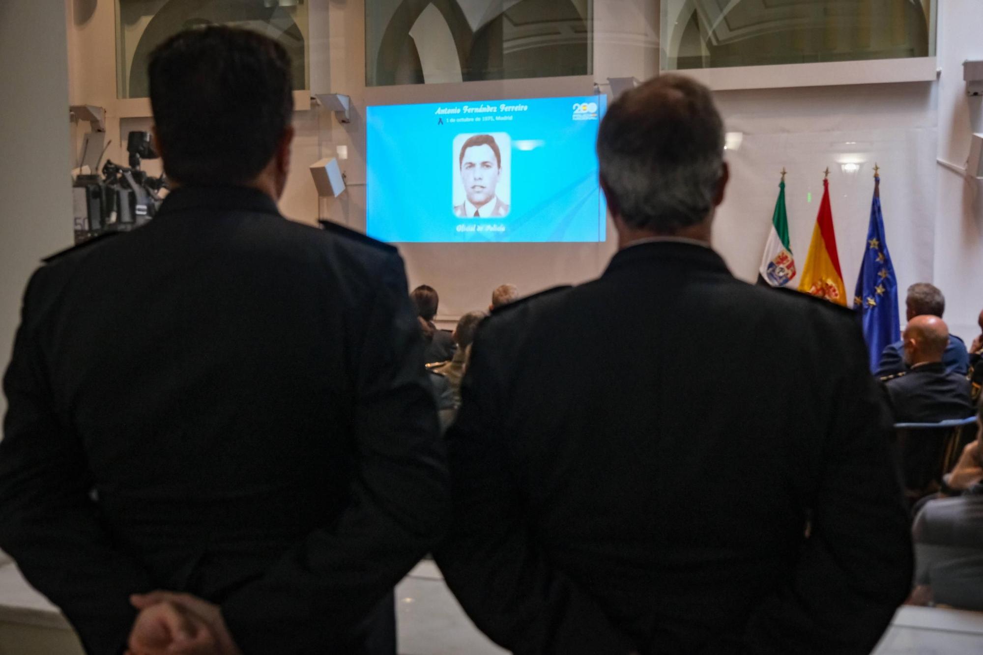 Así ha sido el homenaje en Badajoz a los policías nacionales víctimas del terrorismo