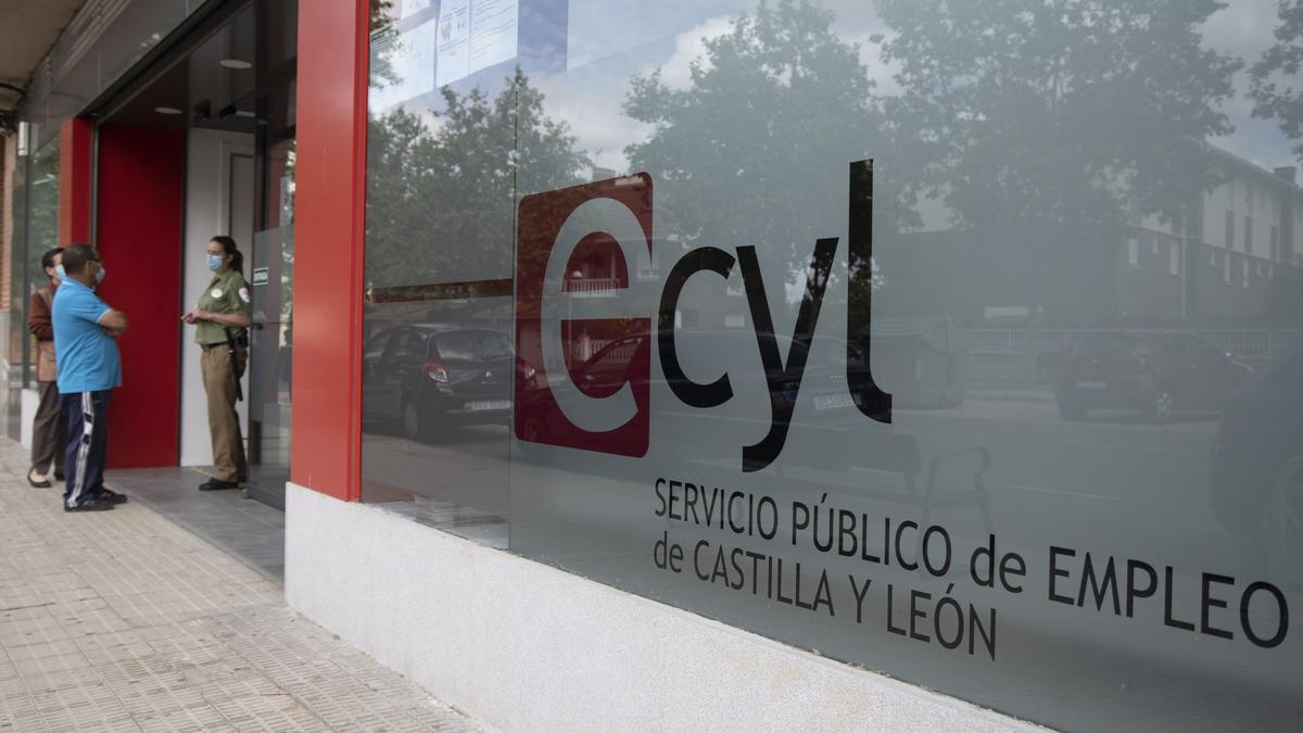 Entrada de las oficinas del Ecyl en Zamora