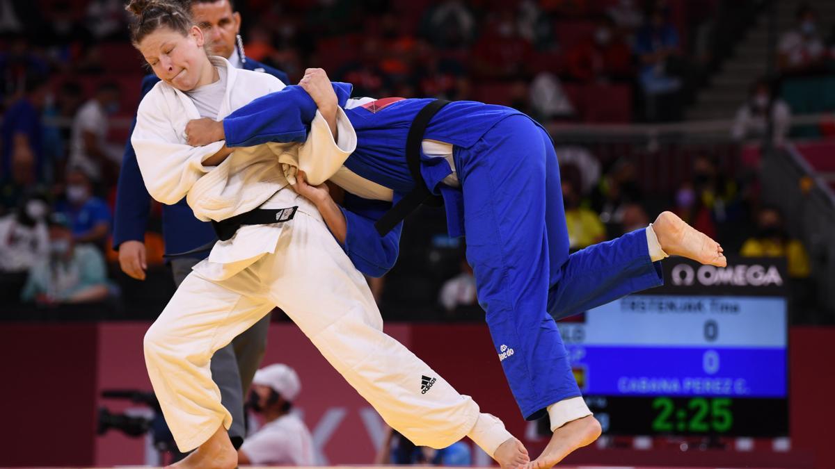 Tina Trstenjak vence a Cristina Cabaña.