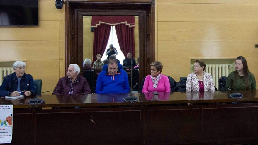 El Ayuntamiento de Langreo se compromete a pagar este mes las ayudas pendientes de 2023 a las entidades festejos