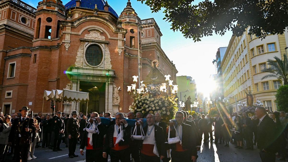 Castelló despide a su ‘Mareta’ en una procesión popular