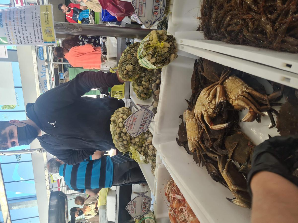 Nécoras a la venta en el puesto de Óscar López. Nécoras a la venta en el puesto de Óscar López.