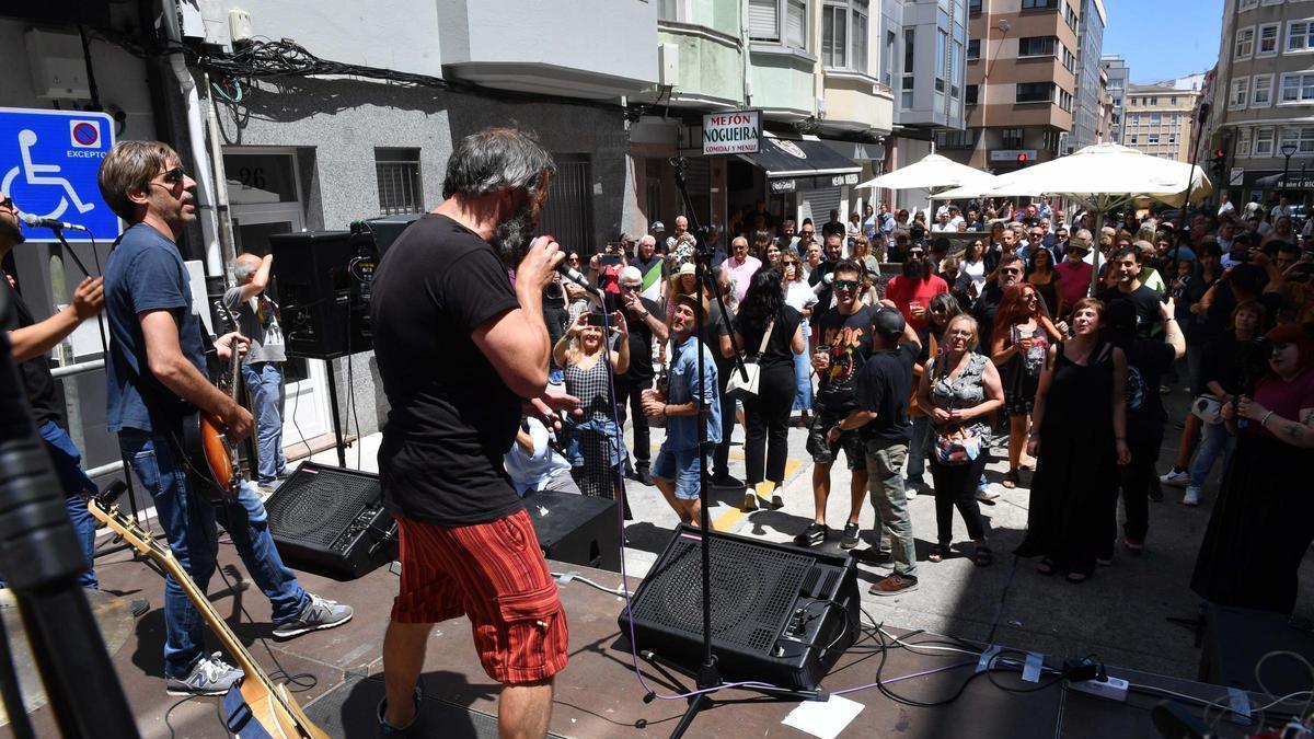 Un concierto en la fiesta de Os Mallos de 2023.
