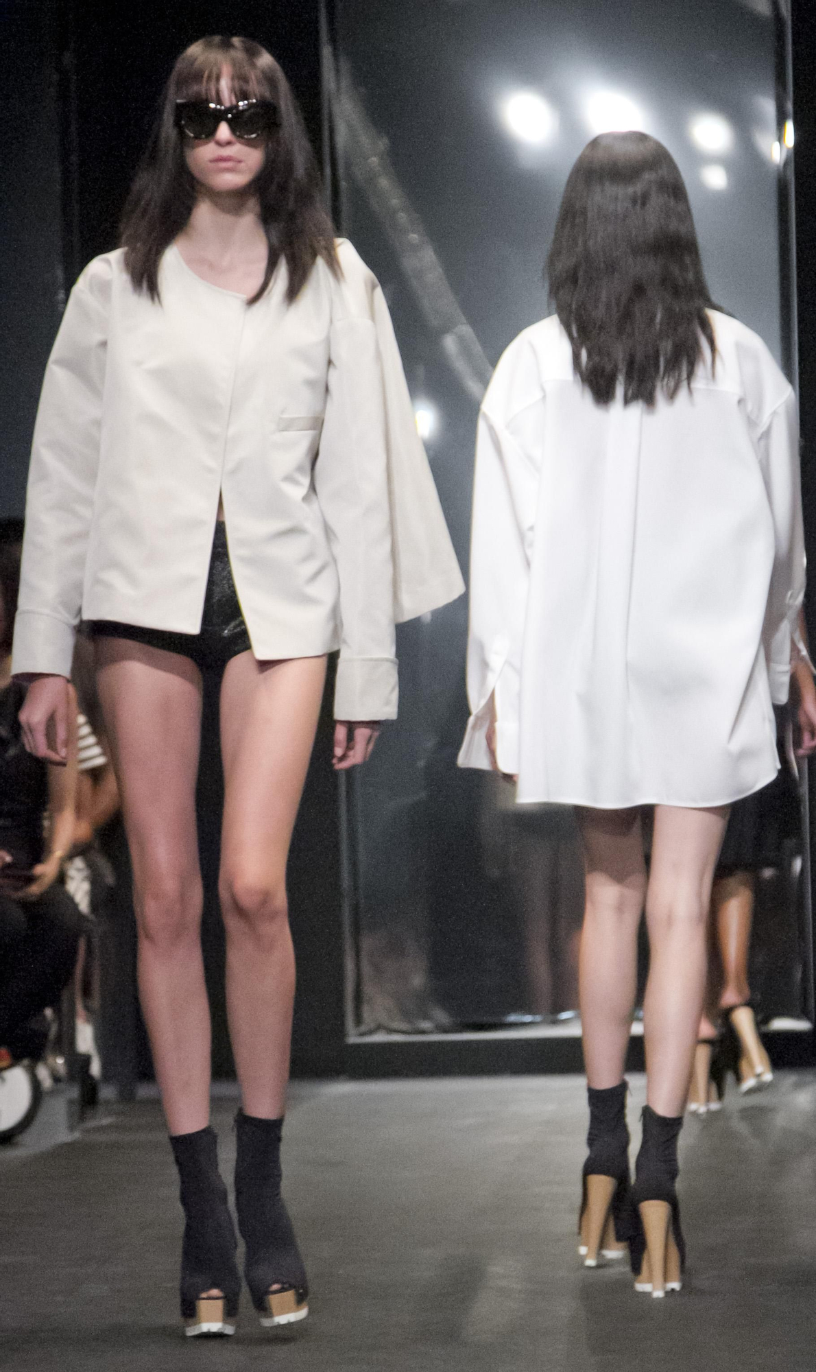 Vera Wang Primavera/Verano 2016 prendas en blanco
