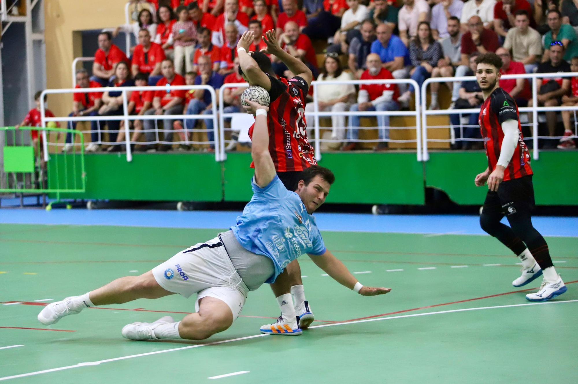 Cajasur Córdoba Balonmano-Ibiza: el partido de ida por el ascenso a División de Plata, en imágenes