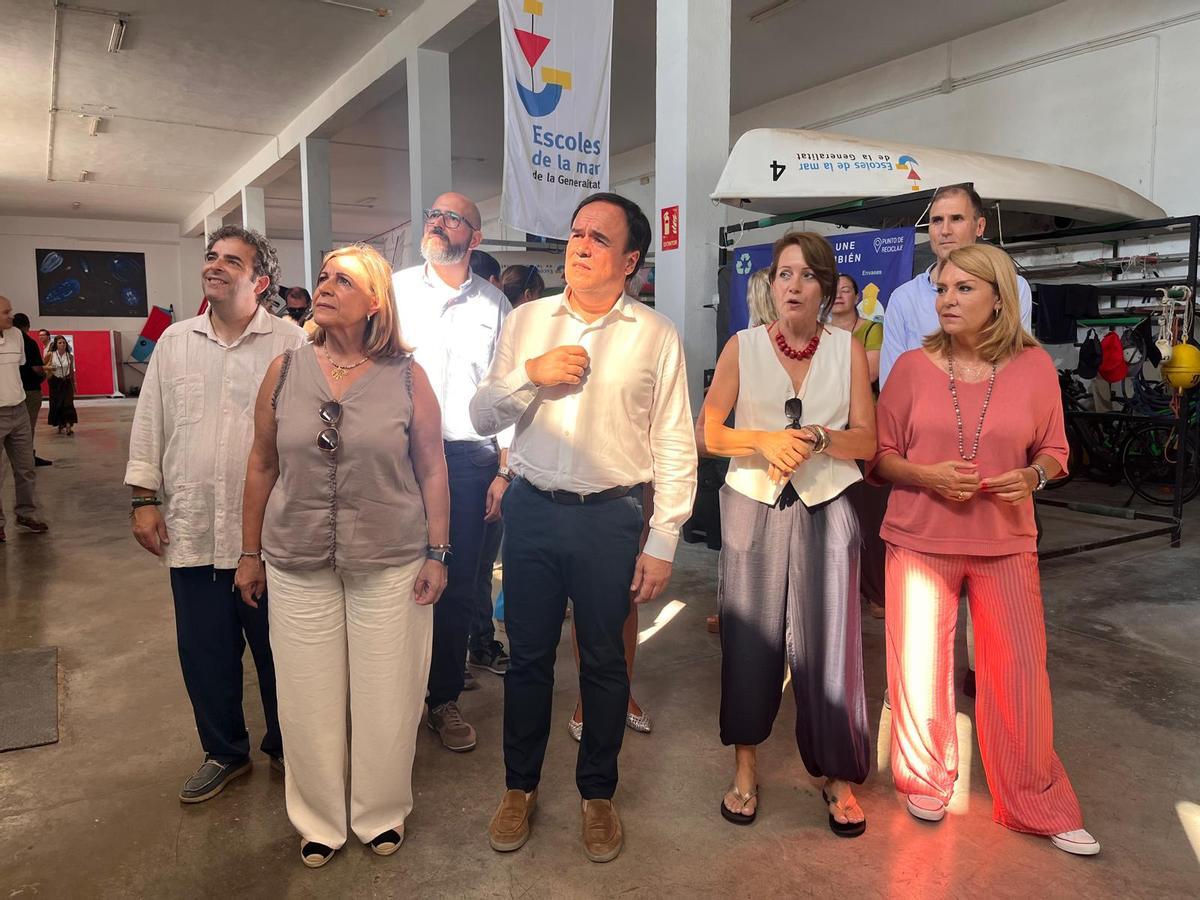 Galeria: Pérez Llorca visita la Escola de la Mar de Benicàssim y destaca la apuesta por el ocio educativo este verano