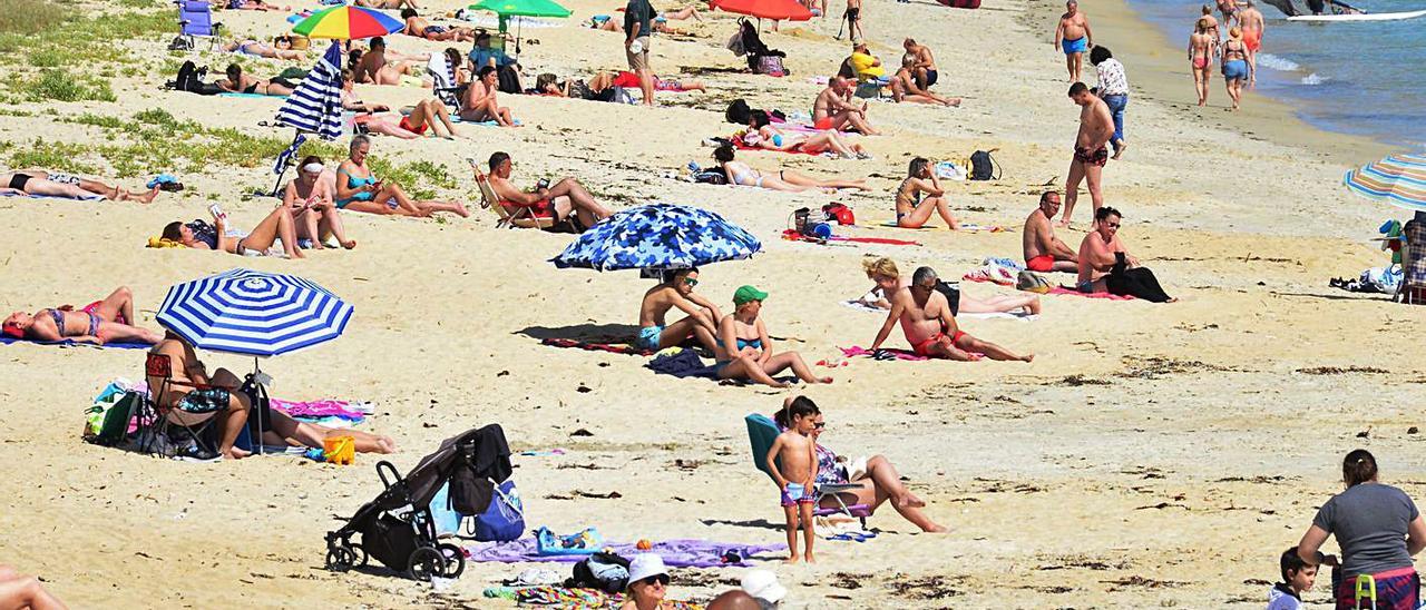 Alta afluencia a las playas en el último fin de semana de mayo. / G.N.