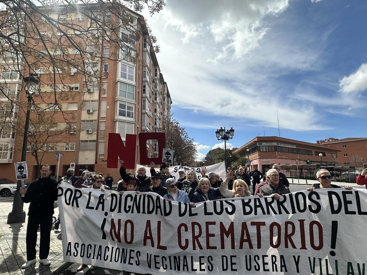 Vecinos de Usera y Villaverde vuelven a manifestarse contra el crematorio de la M-40.