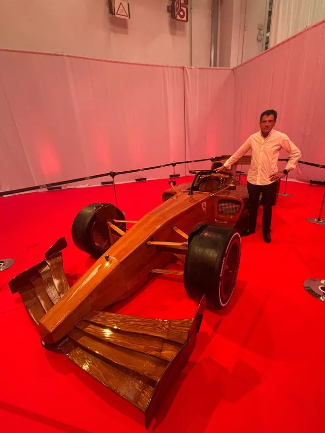 En imágenes: El Fórmula 1 de madera de Tapia, estrella en la gala el circuito de Barcelona-Cataluña