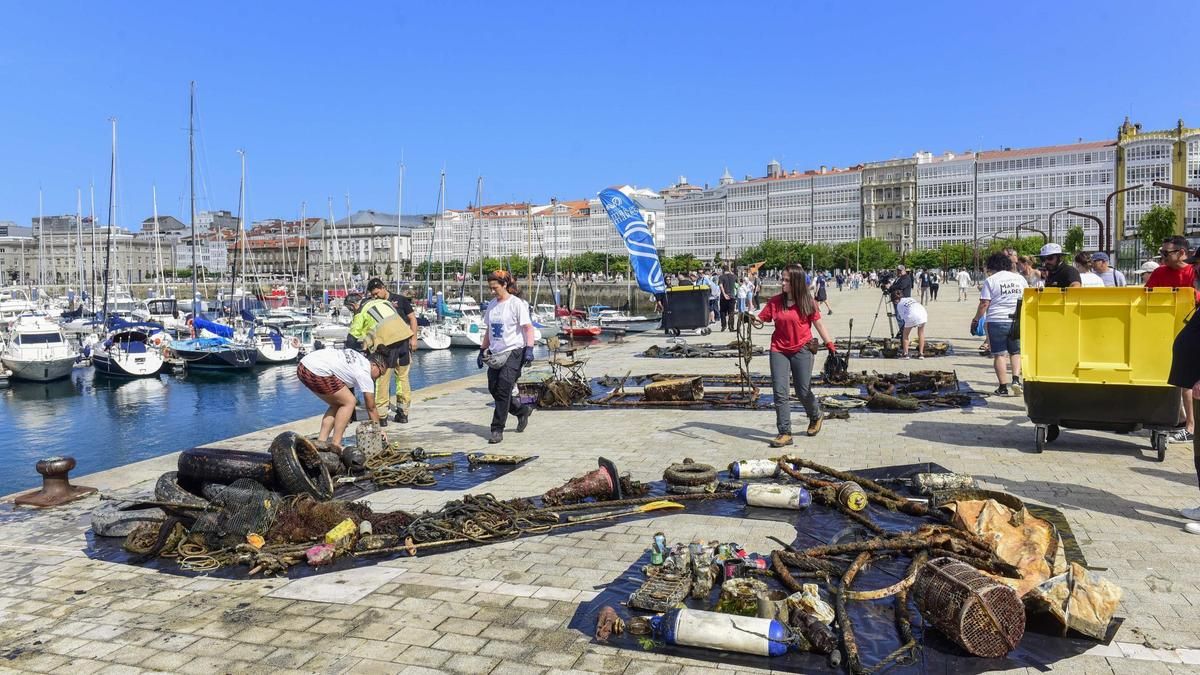 Jornada de limpieza marina en el Festival Mar de Mares