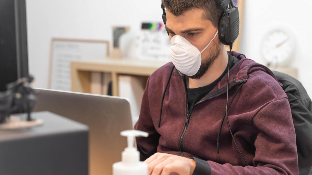 Madrid elimina la obligatoriedad de llevar mascarilla en el trabajo con una condición