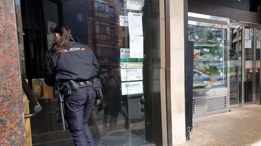 Encuentran dos cadáveres en el interior de un piso de Oviedo