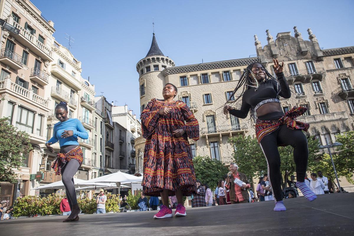 Un dels espectacles de la Festa Intercultural de Manresa