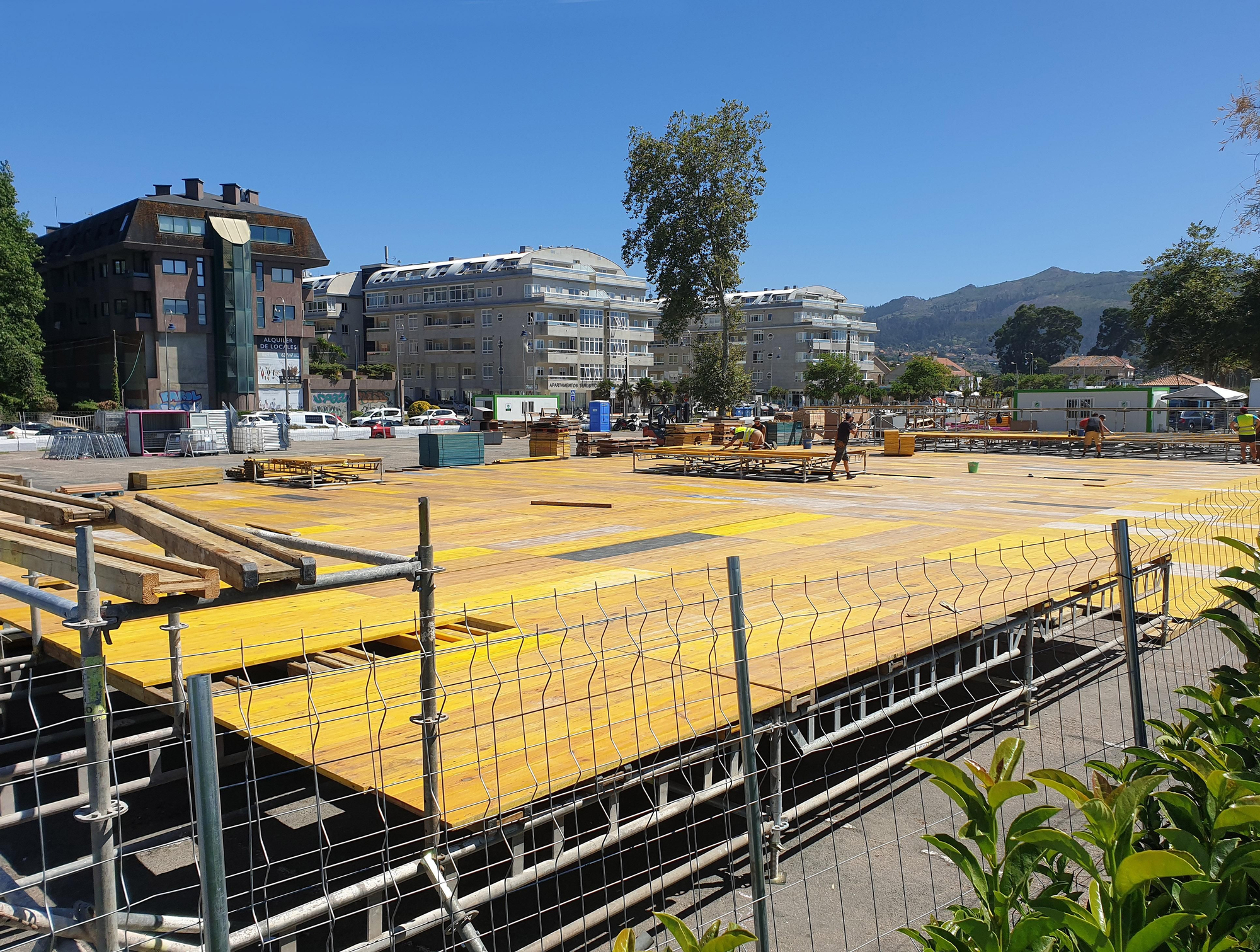 Arranca el montaje de las estructuras de O Marisquiño
