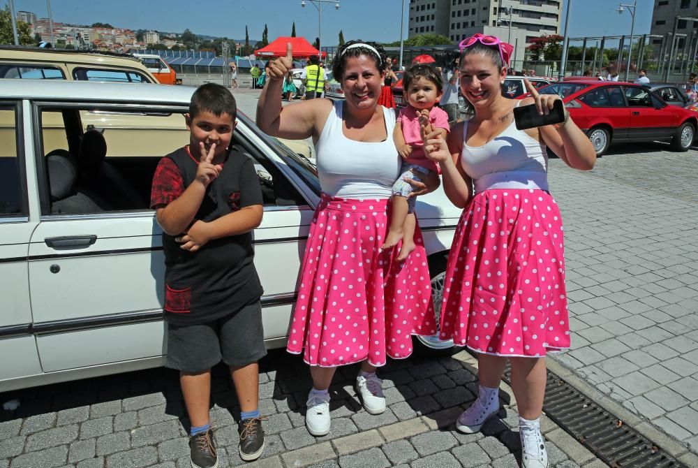 La prueba de coches clásicos reúnen en Vigo a 66 mujeres participantes de todas las edades