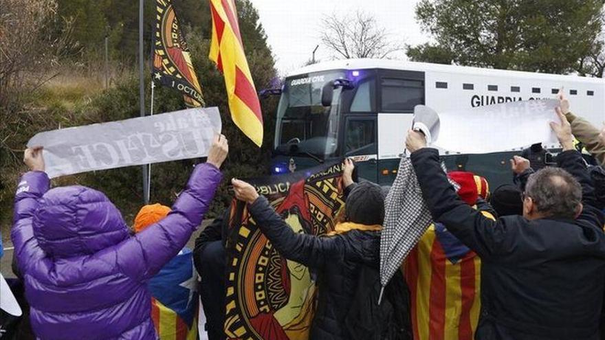 La Guardia Civil inicia el traslado a Madrid de los nueve presos del &quot;procés&quot;