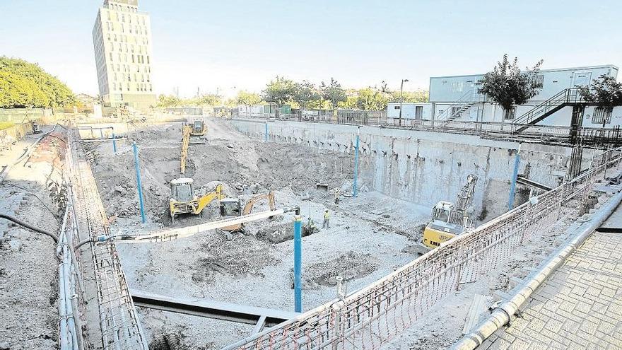 Trabajos en el solar de las Moreras donde se levantará el nuevo hospital privado.