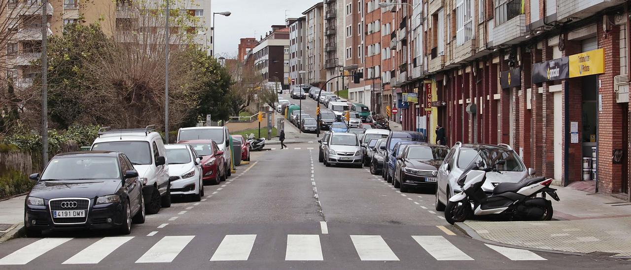 La calle Cienfuegos. Al fondo, la calle Balmes.