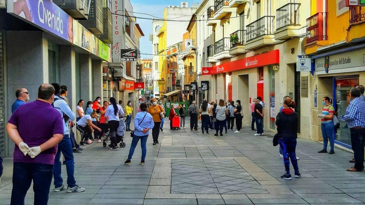 La policía interviene para evitar concentraciones de gente en el centro de Mérida