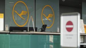 Mostrador de Lufthansa en el aeropuerto de Leipzig. 