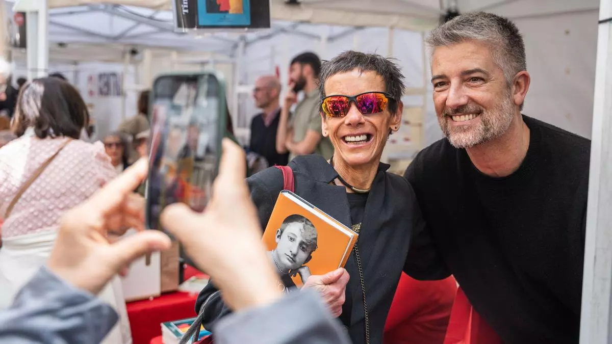 El Sant Jordi en primera persona de Toni Cruanyes: "Los lectores se me acercan como el familiar que hace tiempo que no ves"