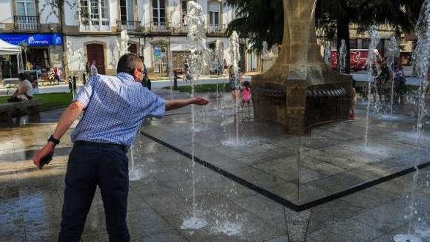 La nueva fuente de A Independencia lucirá de verde. // I. Abella