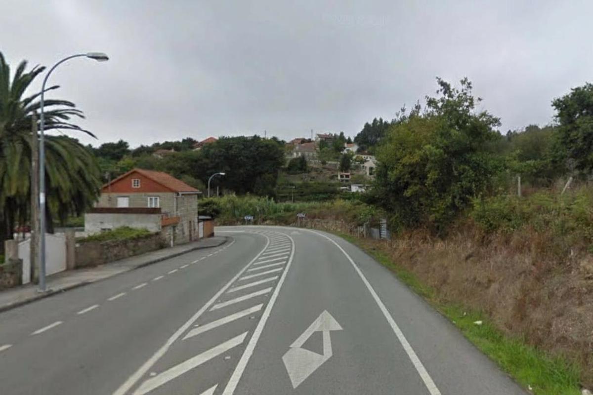 Curva de la rúa dos Pazos, en Nigrán, donde se produjo este martes la salida de vía