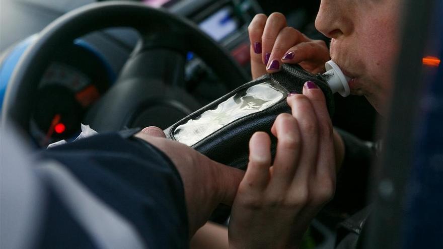 Un conductor borracho destruye una señal de tráfico en Canarias: esta es la multa que tiene que pagar