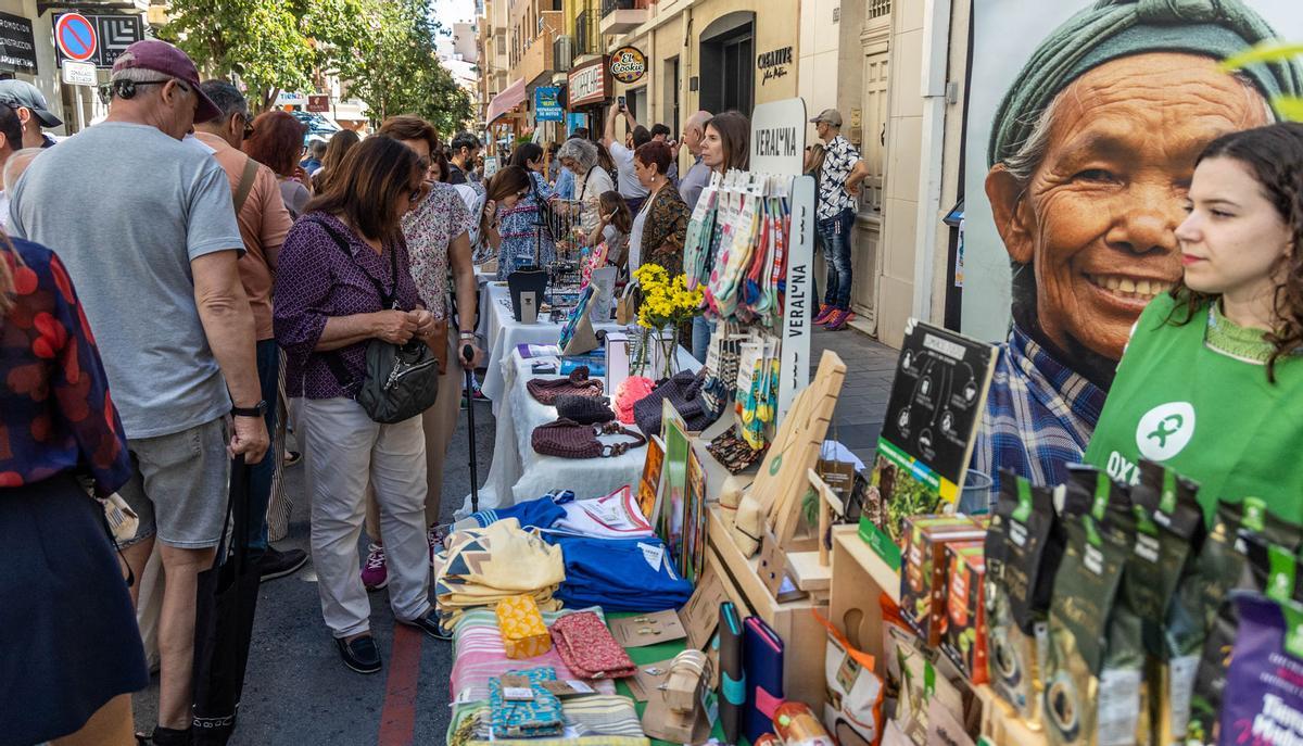 Poeta Quintana llena la calle