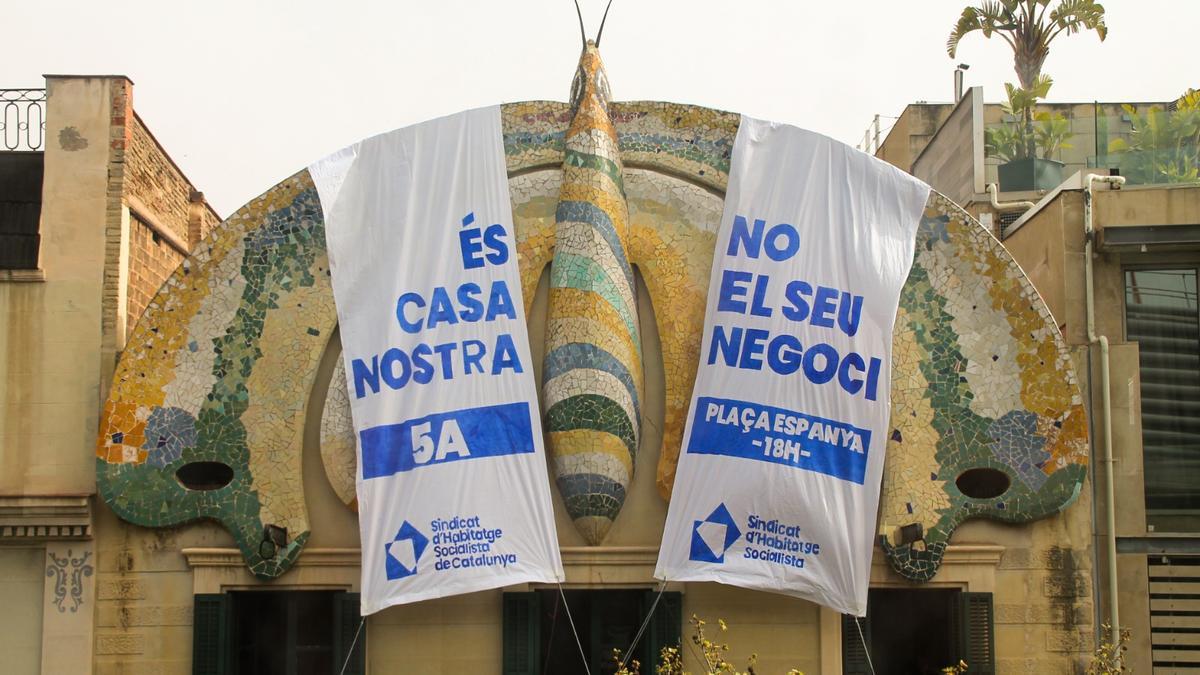 La icónica mariposa de la Casa Fajol, en el 20 de la calle de Llançà.