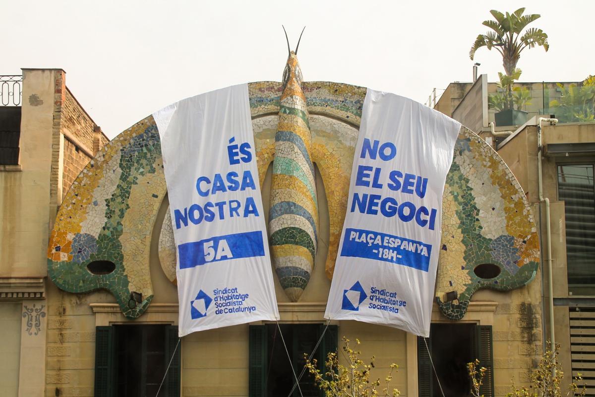 La icónica mariposa de la Casa Fajol, en el 20 de la calle de Llançà.