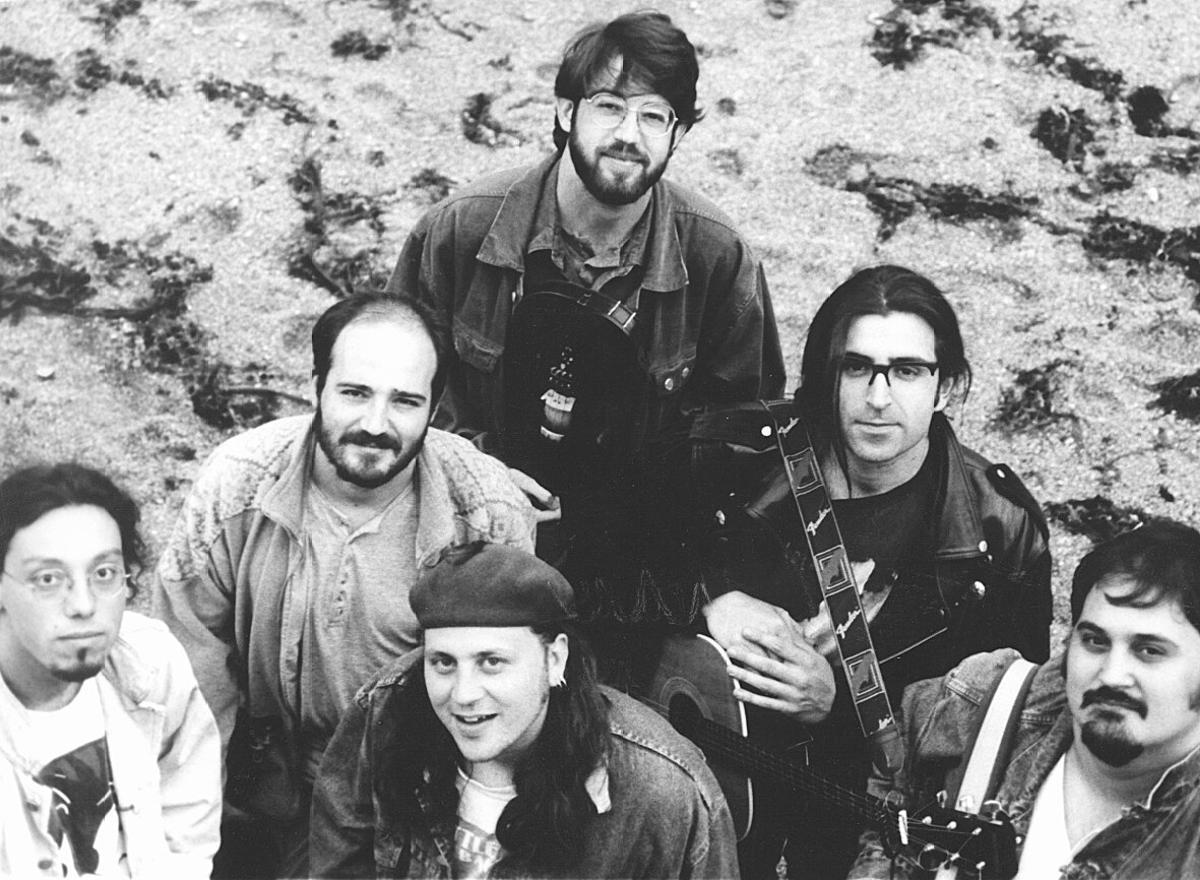 "Felpeyu" en una fotografía del año 2000, con Ígor Medio (primero por la izquierda) y Carlos Redondo (segundo por la derecha)