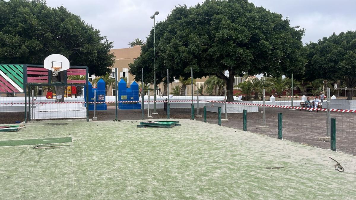 Estado de la pista multideportiva de Tafira Baja en la que iniciarán los trabajos de mejora.