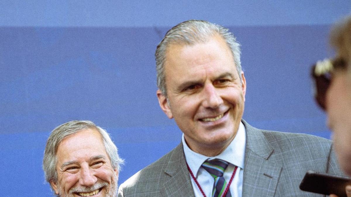 Archivo - El exportavoz de Vox en el Ayuntamientol, Javier Ortega Smith, junto al edil Ignacio Ansaldo