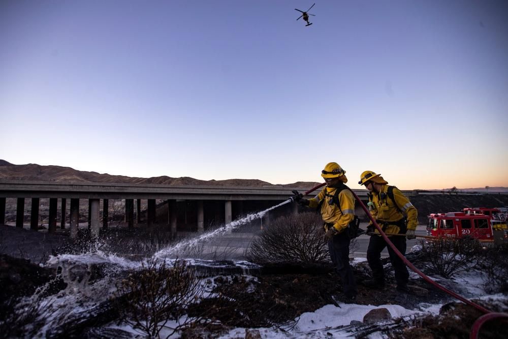 Tick Fire burns near Santa Clarita