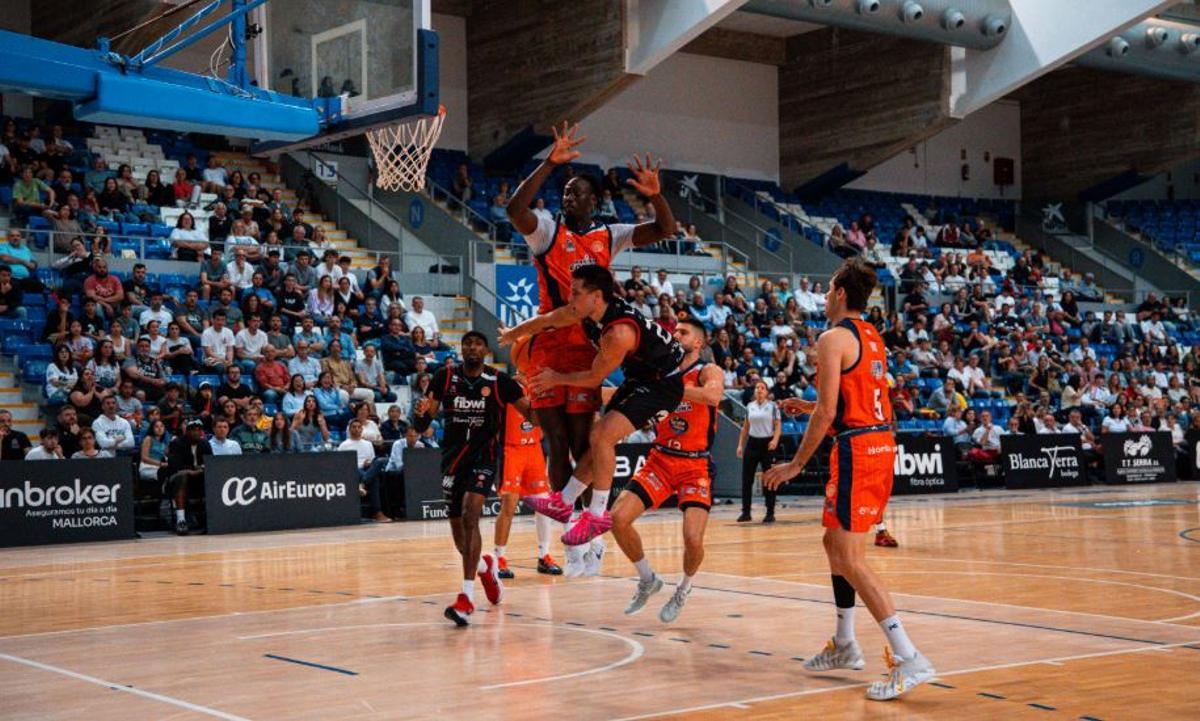 Imagen del partido del Fibwi ante el Leyma Coruña en Son Moix.